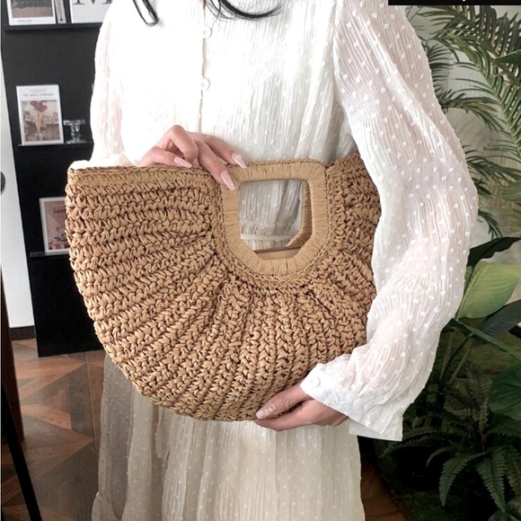Chic Tan Woven Handbag - Picture 2 of 4